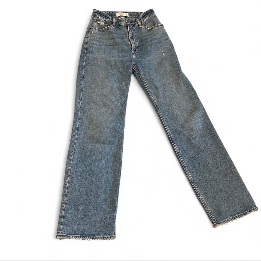 Abercrombie & Fitch Women's 90s Relaxed High Rise Jeans - Curve Love Medium Blue